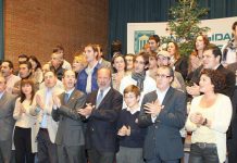 Un centenar de voces cantan en la UEMC el primer villancico navideño