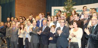 Un centenar de voces cantan en la UEMC el primer villancico navideño