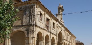 Suárez-Quiñones visita el ARU ‘Tierras del Renacimiento’ en el municipio palentino de Fuentes de Nava