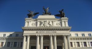 El presupuesto del Ministerio de Agricultura, Alimentación y Medio Ambiente para 2016 prioriza las políticas que benefician a los ciudadanos y ajusta los gastos internos de funcionamiento