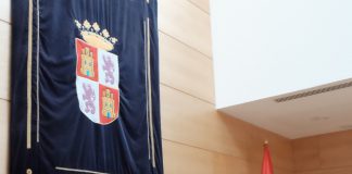 El consejero de Fomento y Medio Ambiente, Juan Carlos Suárez-Quiñones, ha comparecido esta tarde ante la Comisión de Economía y Hacienda de las Cortes de Castilla y León para detallar el Proyecto de Presupuestos de la Comunidad para 2017