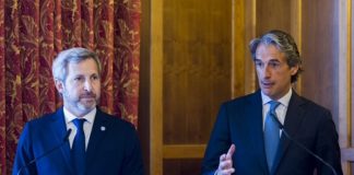 De la Serna firma con su homólogo argentino un convenio de colaboración en materia de desarrollo urbano, gestión de ciudades, infraestructuras y transporte