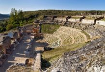La Consejería de Cultura y Turismo, licitará la restauración del teatro de las ruinas romanas de Clunia, en Peñalba de Castro, Burgos, por más de 1 Millón de €