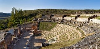 La Consejería de Cultura y Turismo, licitará la restauración del teatro de las ruinas romanas de Clunia, en Peñalba de Castro, Burgos, por más de 1 Millón de €