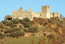 Obras de consolidación de la casa colgante del castillo de Cornatel, en Priaranza del Bierzo