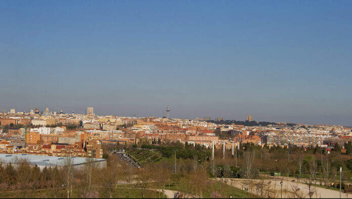 (Cuña_Verde_Latina)_Panorámica_de_Madrid_desde_mi_barrio_(2304790777)_(cropped)