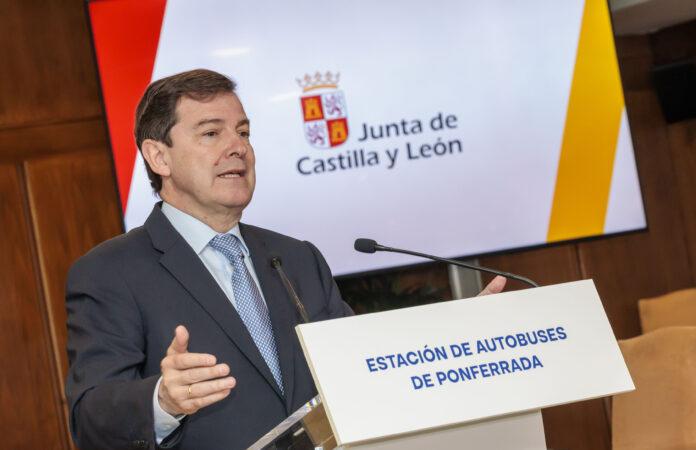 Mañueco en rueda de prensa para la estación de buses de Ponferrada