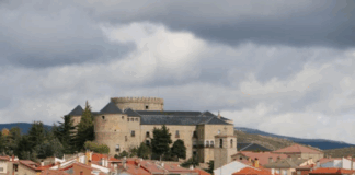 La Junta invierte cerca de 54.000 euros en la mejora del mercado de abastos de Las Navas del Marqués